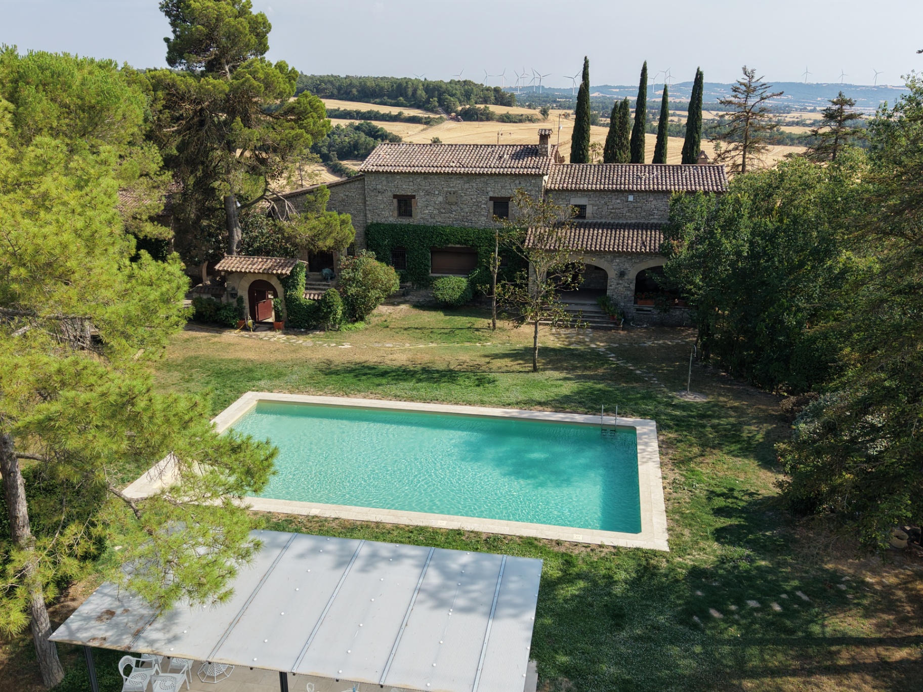 Torre Sant Jordi de Riquer, finca d'estil masia a prop de l'antic castell de Riquer, a La Panadella